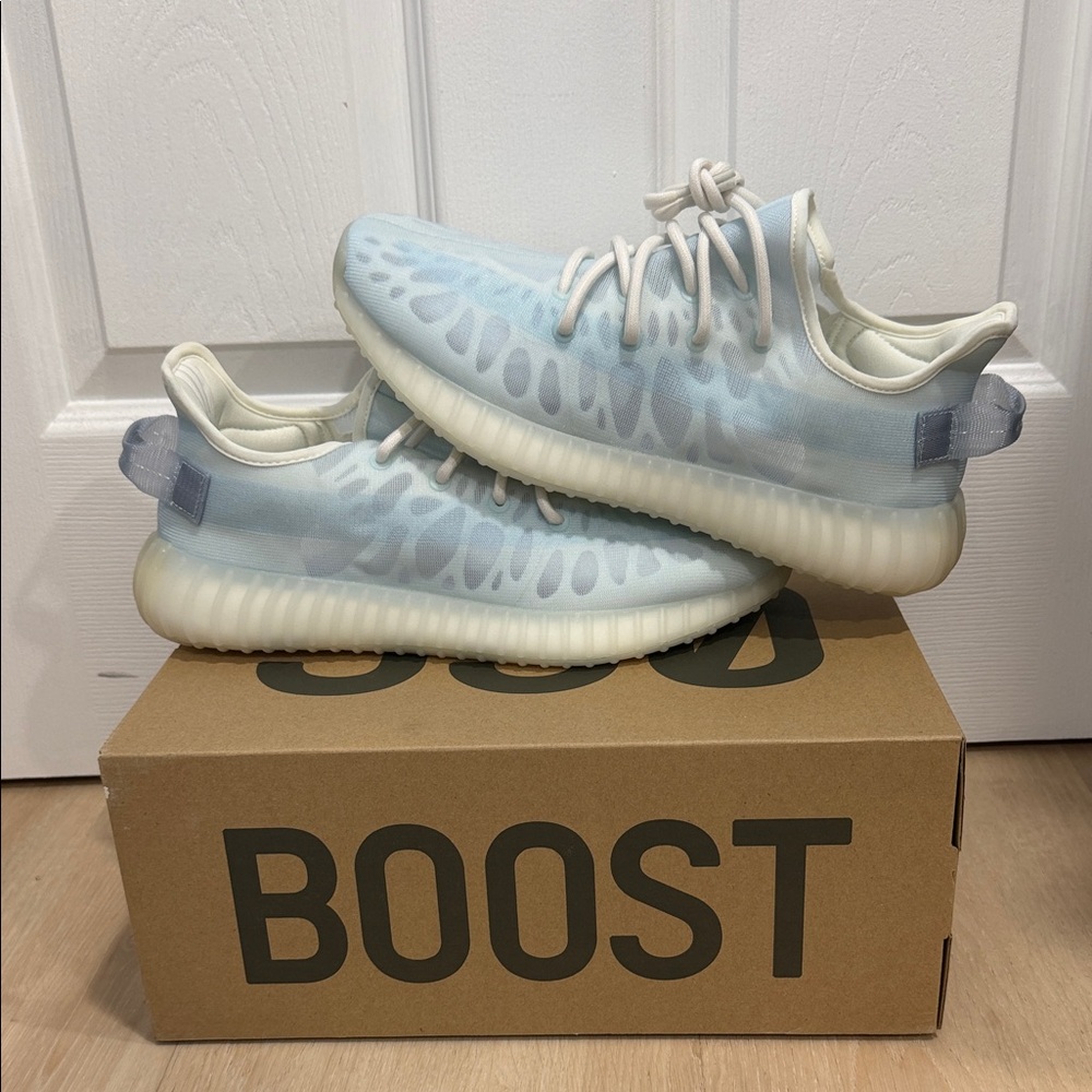 Yeezy 350 V2 Mono Ice